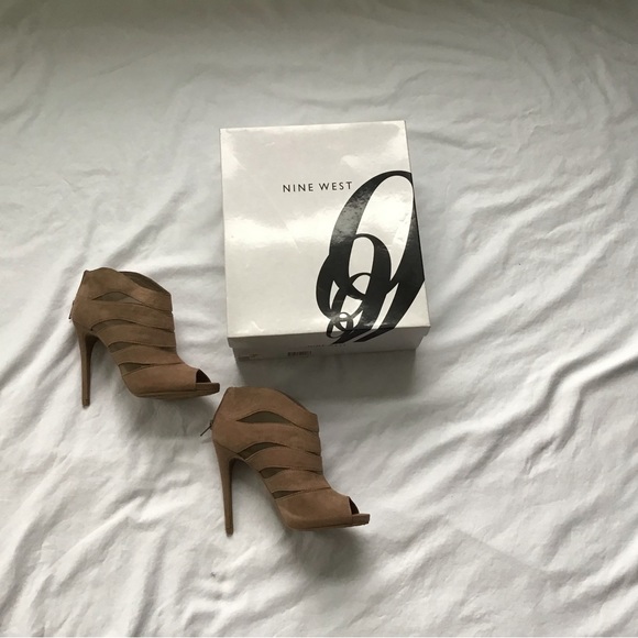 Nine West Suede Shoe , Size 7 - Picture 8 of 11
